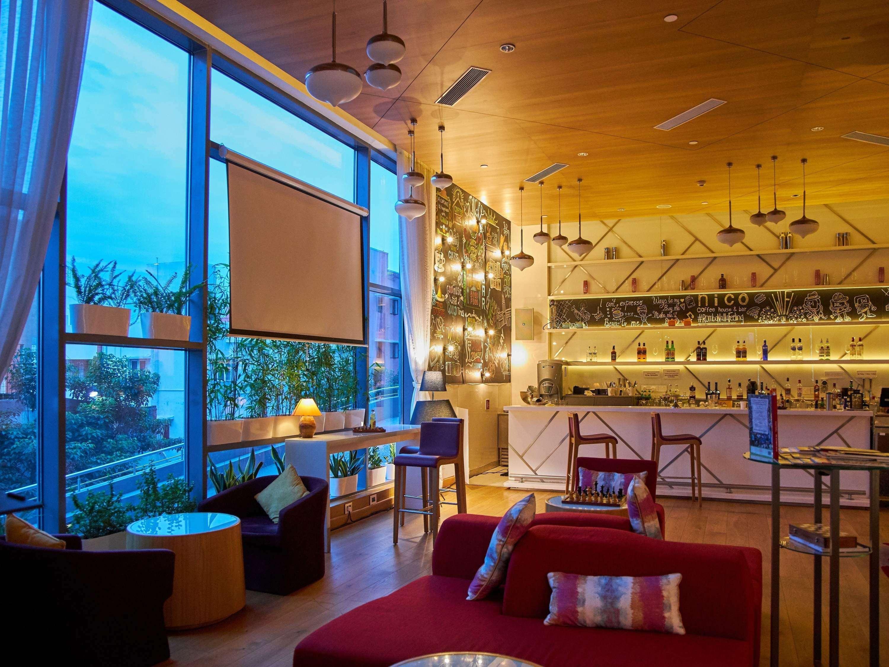 Novotel Chennai Sipcot Extérieur photo The bar at the 360° Sky Lounge
