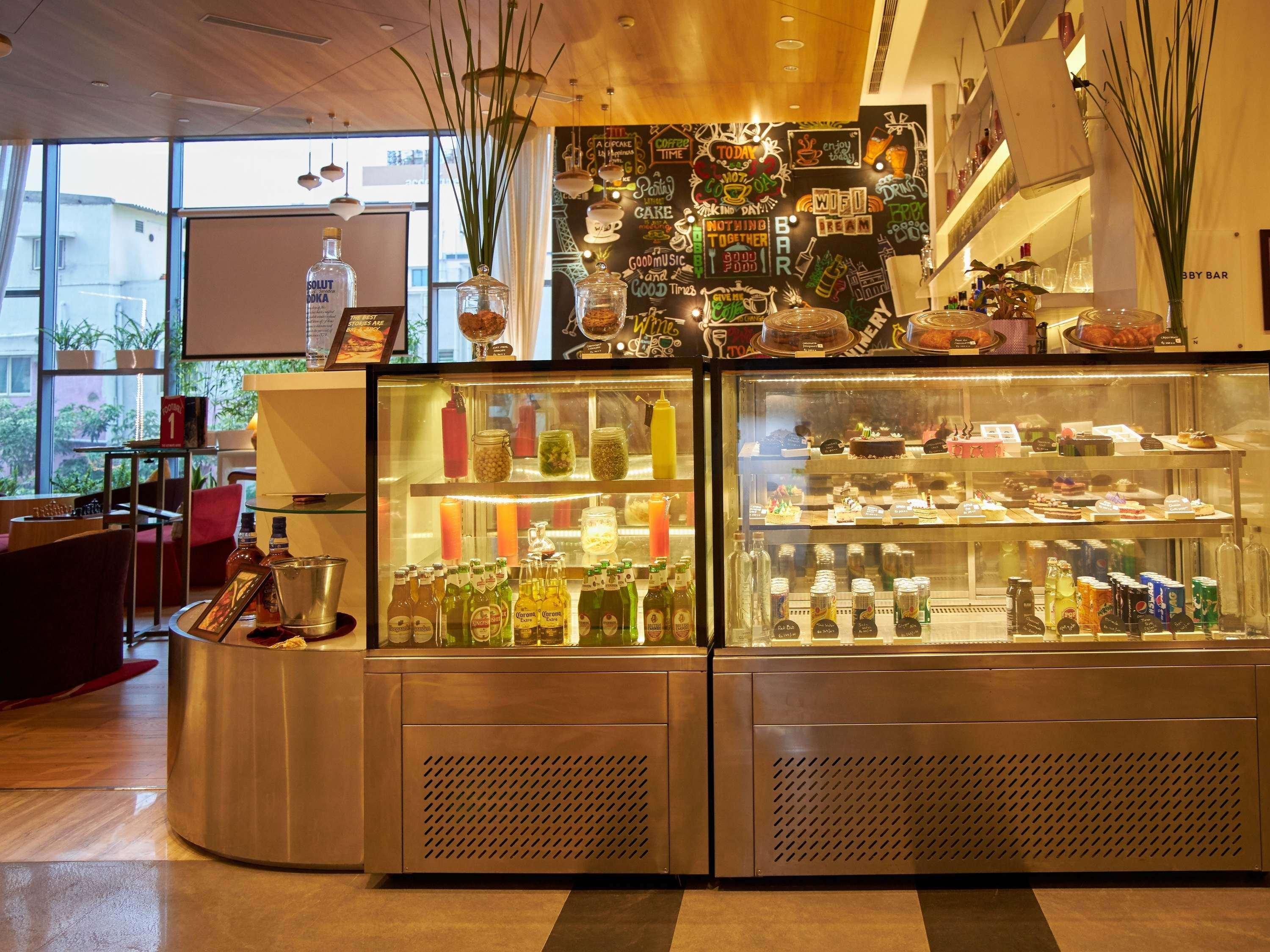 Novotel Chennai Sipcot Extérieur photo The pastry counter at the lobby