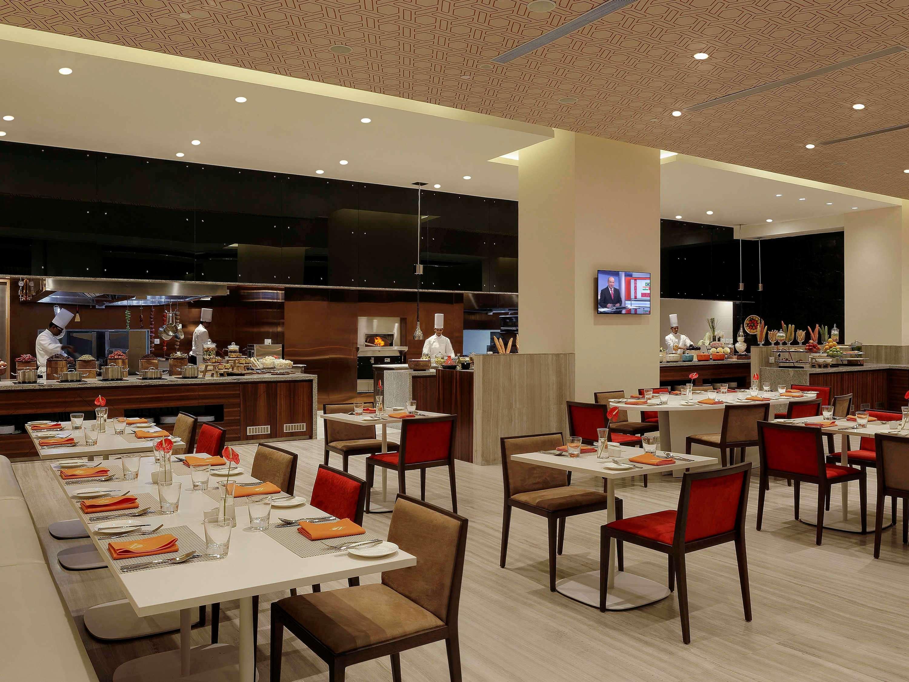 Novotel Chennai Sipcot Extérieur photo The restaurant
