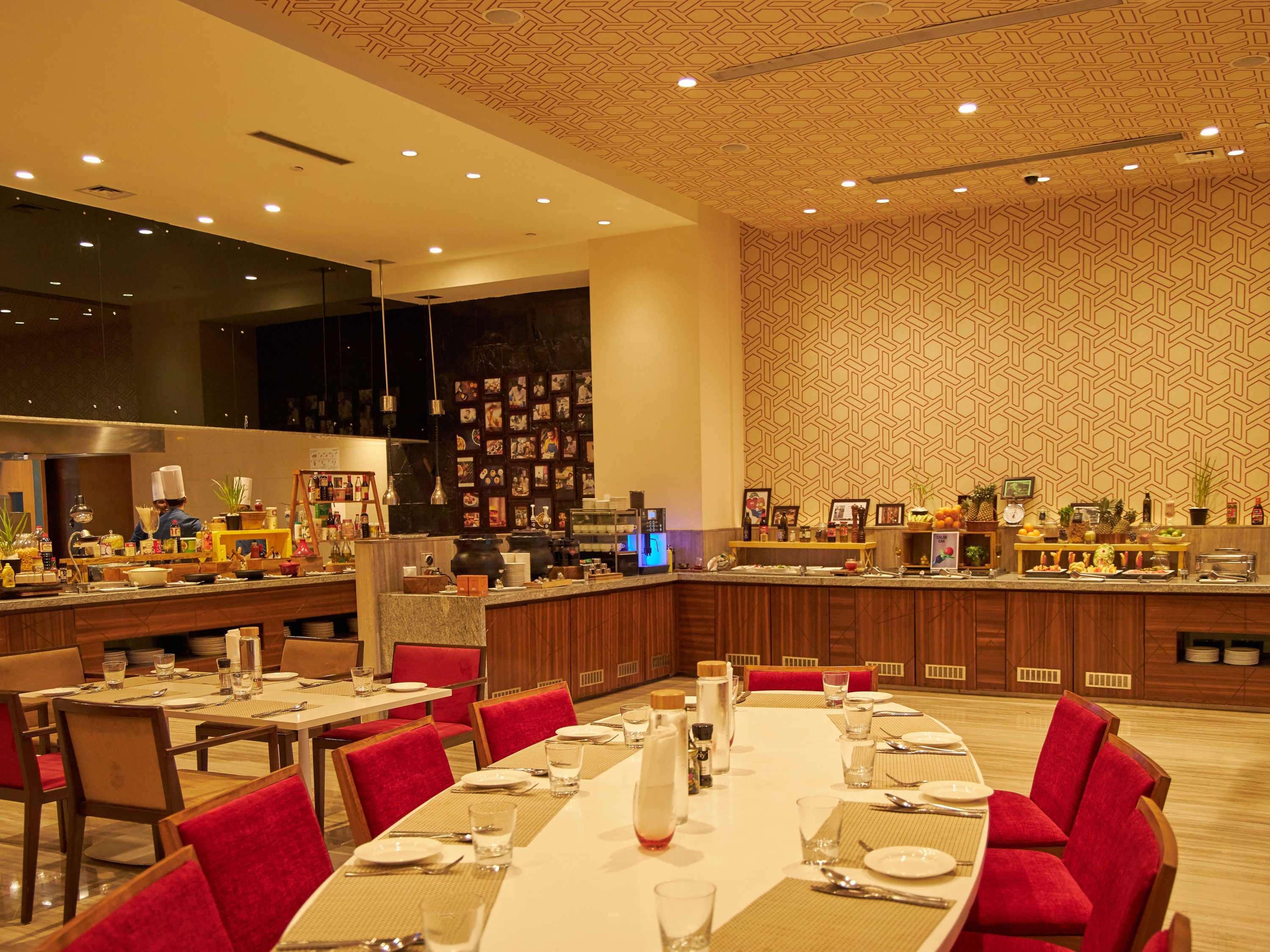 Novotel Chennai Sipcot Extérieur photo The buffet at the hotel