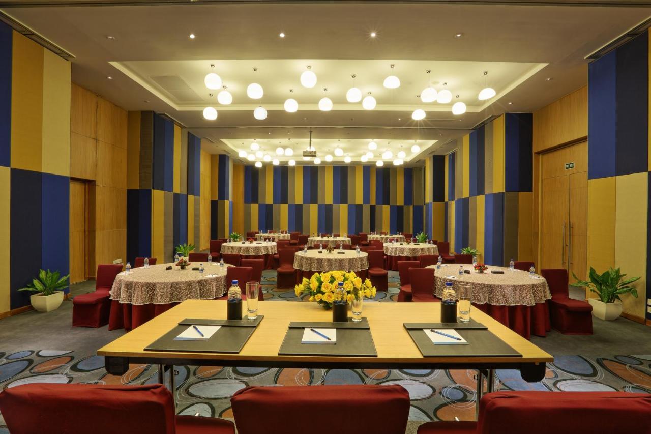 Novotel Chennai Sipcot Extérieur photo Meeting room