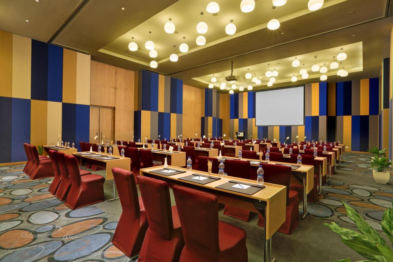 Novotel Chennai Sipcot Extérieur photo Meeting room