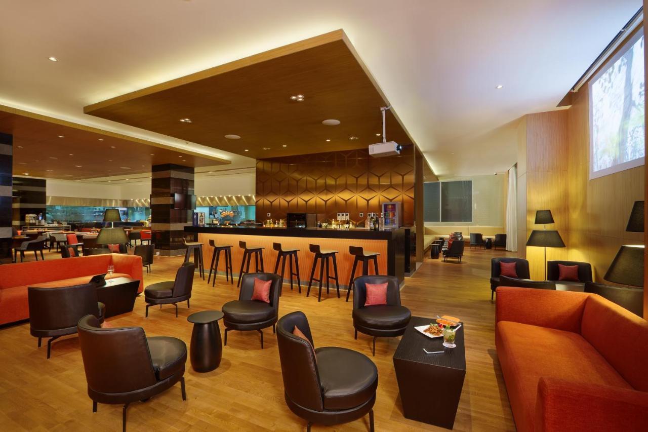 Novotel Chennai Sipcot Extérieur photo The lounge at KLIA