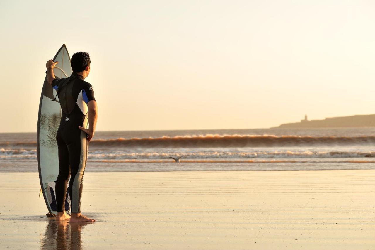 Novotel Chennai Sipcot Extérieur photo Surfer at the beach