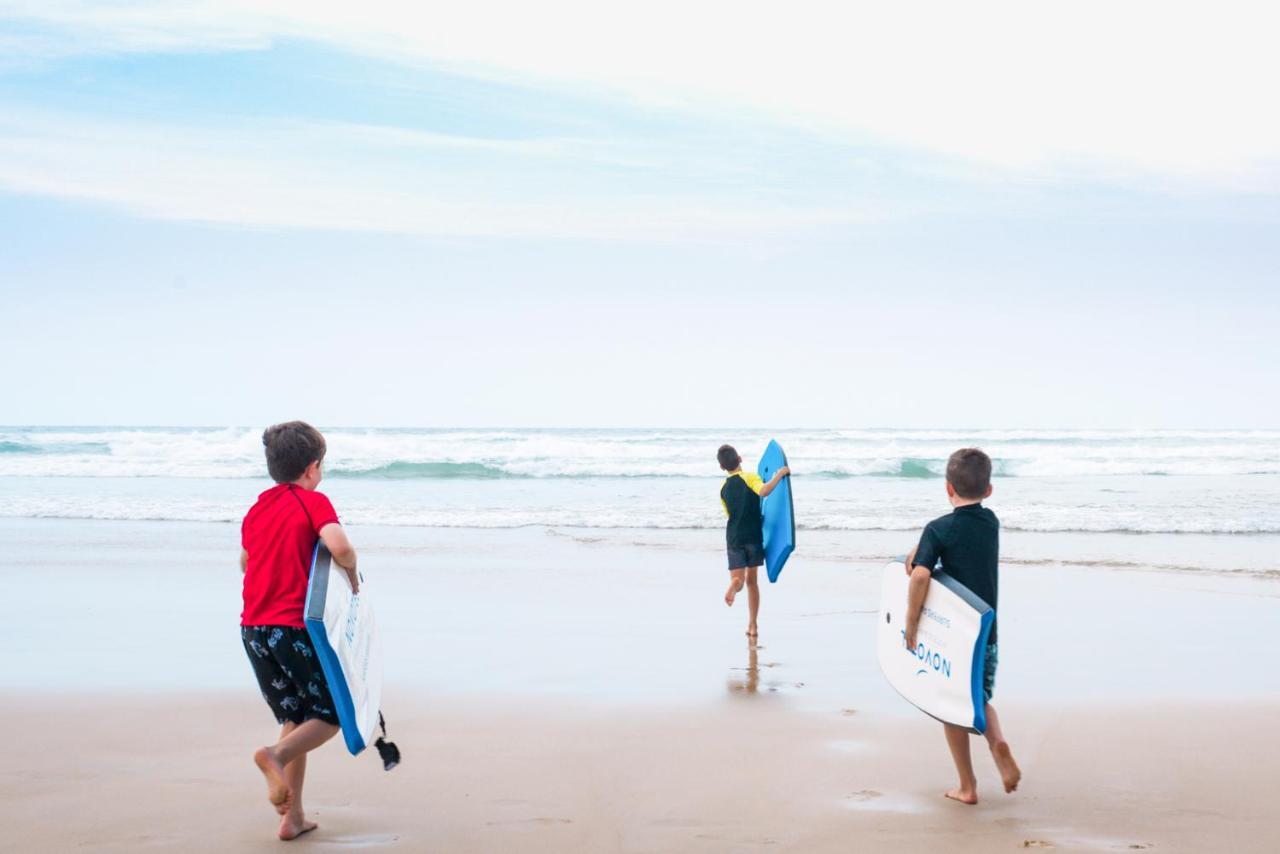 Novotel Chennai Sipcot Extérieur photo Children learning to surf at the beach